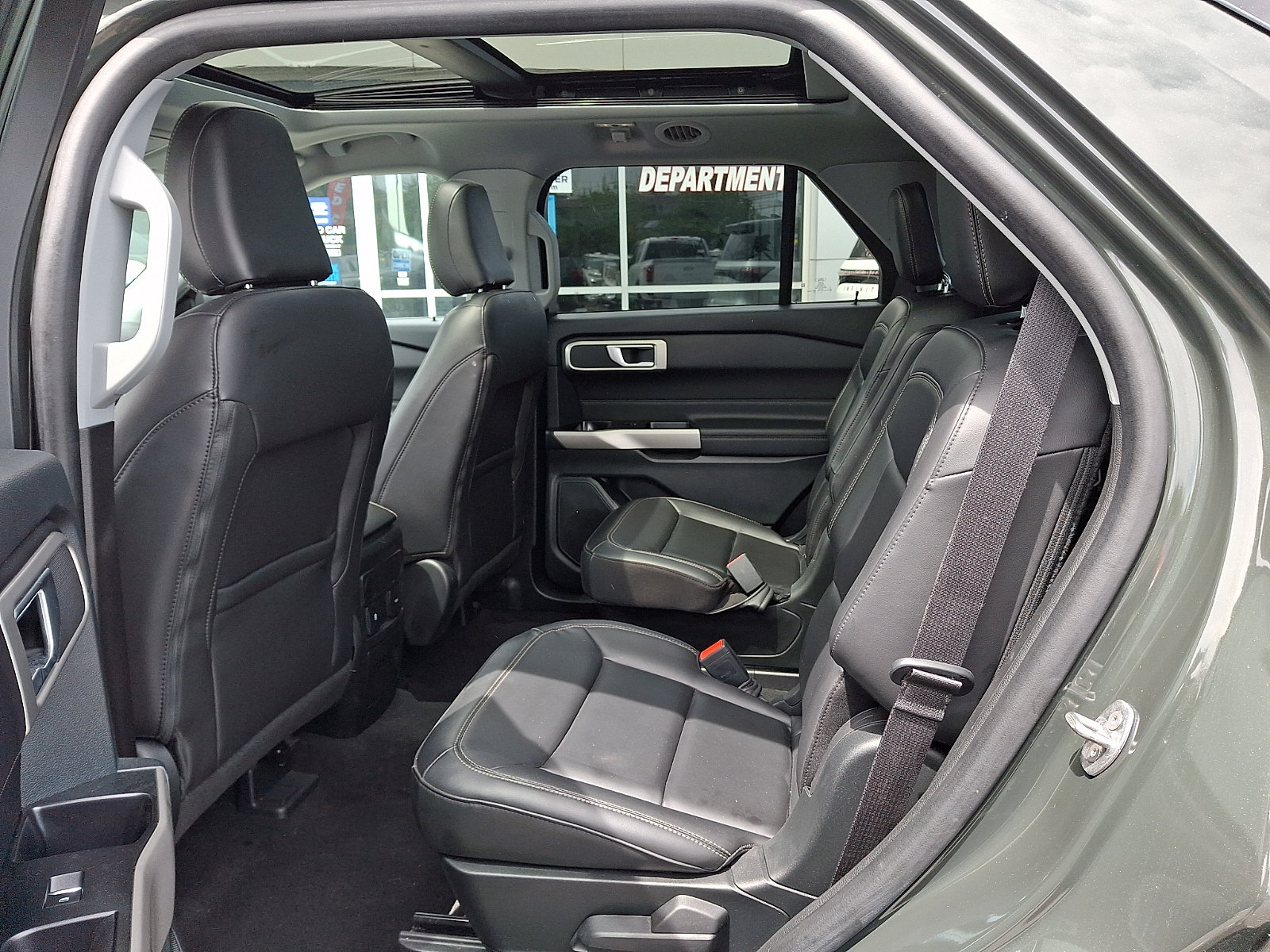 Certified 2023 Ford Explorer XLT w/ Equipment Group 202A AWD/4WD image 10