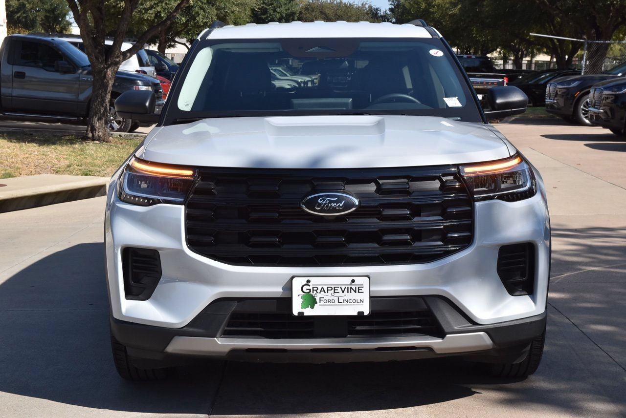Certified 2026 Ford Explorer Active RWD image 3