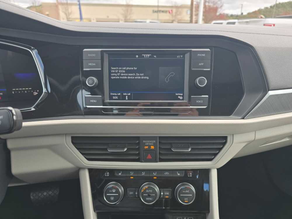 Used 2023 Volkswagen Jetta SE image 13