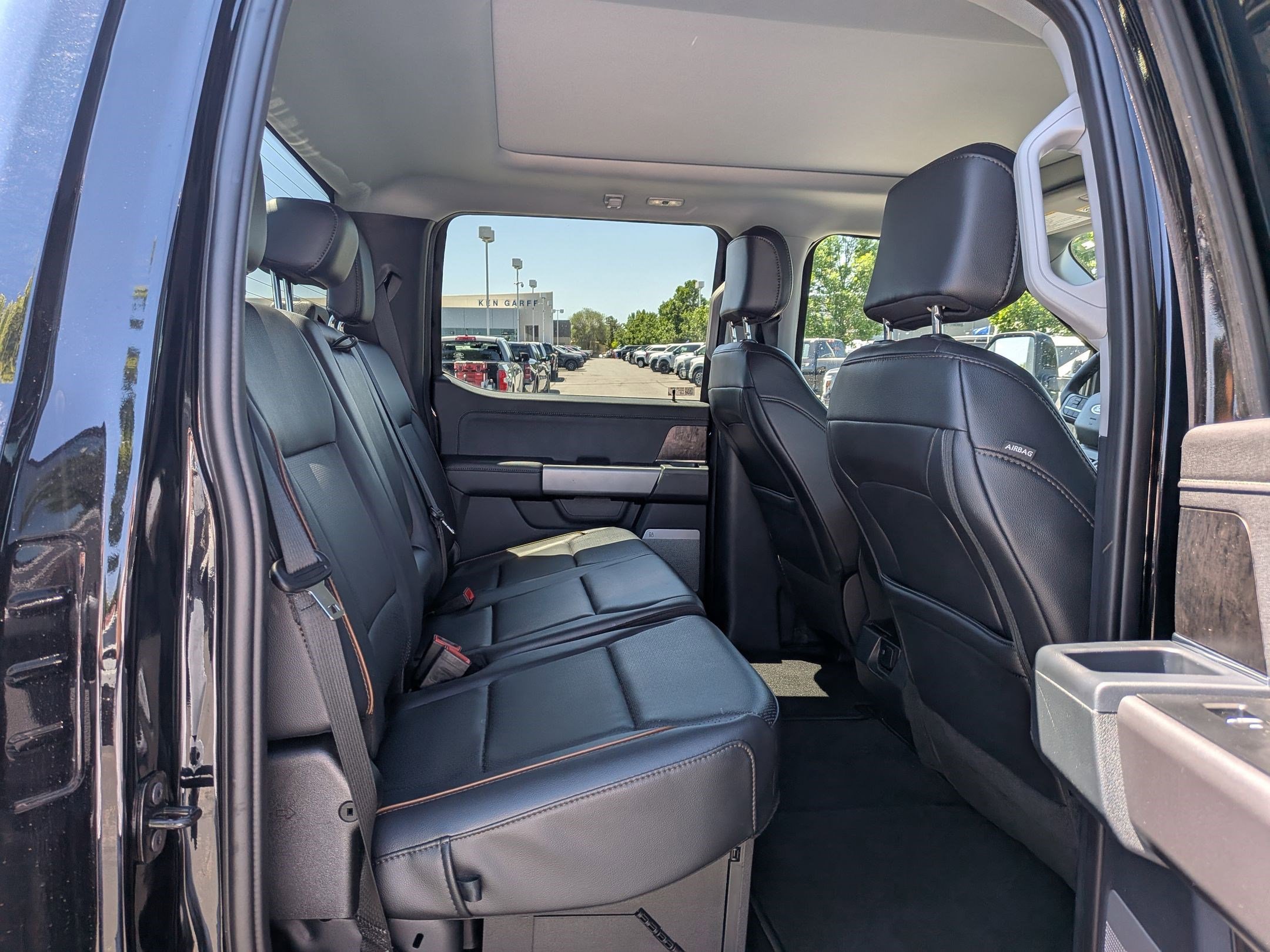 Certified 2025 Ford F350 Lariat w/ Camper Package AWD/4WD image 34