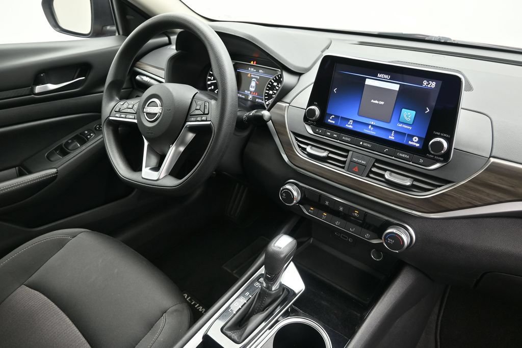 Used 2024 Nissan Altima 2.5 SV FWD image 17