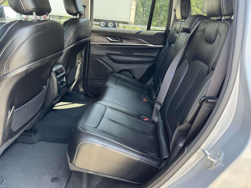 Used 2023 Jeep Grand Cherokee Limited AWD/4WD image 18