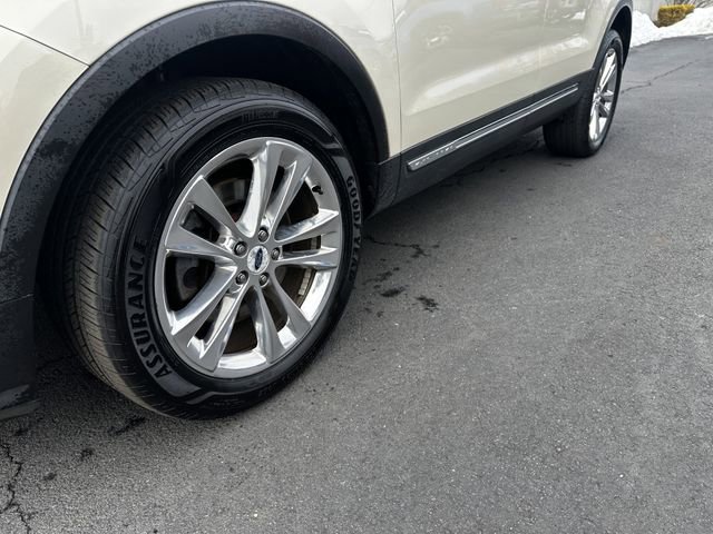 Certified 2018 Ford Explorer XLT w/ Equipment Group 202A image 13