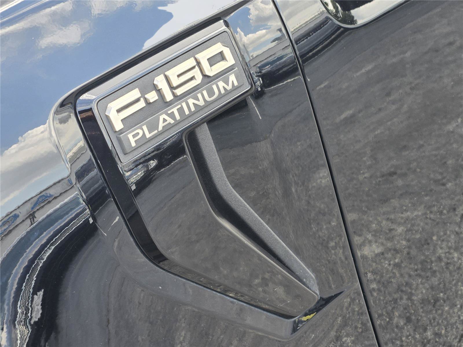 Certified 2025 Ford F150 Platinum w/ FX4 Off-Road Package AWD/4WD image 12