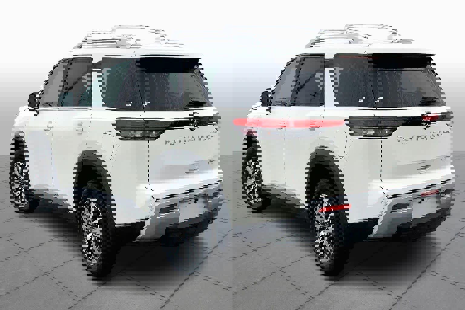 Used 2023 Nissan Pathfinder SL image 4