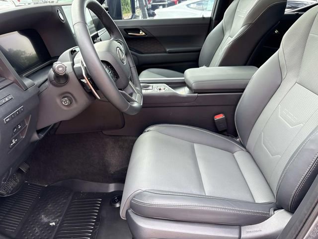 Used 2025 Lexus GX 550 w/ Accessory Package (2T) AWD/4WD image 26