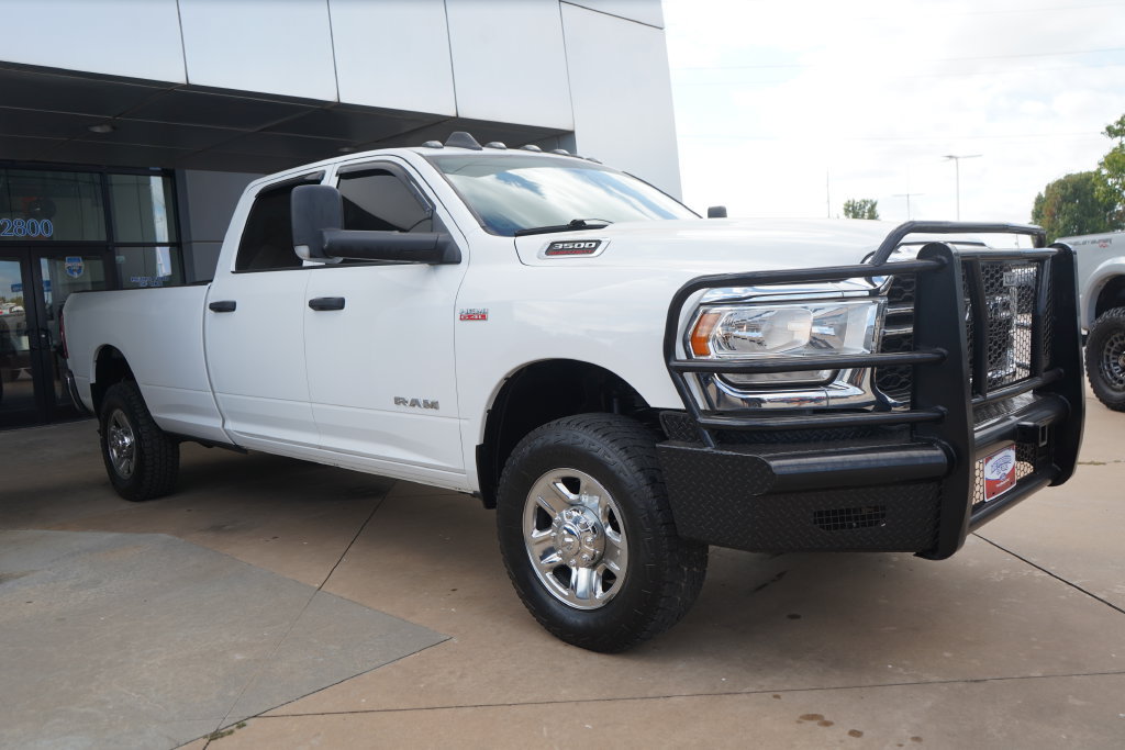Used 2022 RAM 3500 Tradesman w/ Chrome Appearance Group AWD/4WD image 3