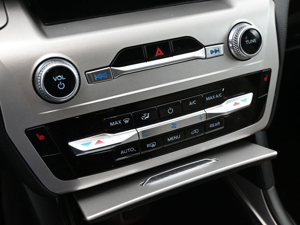 Certified 2022 Ford Explorer XLT image 44