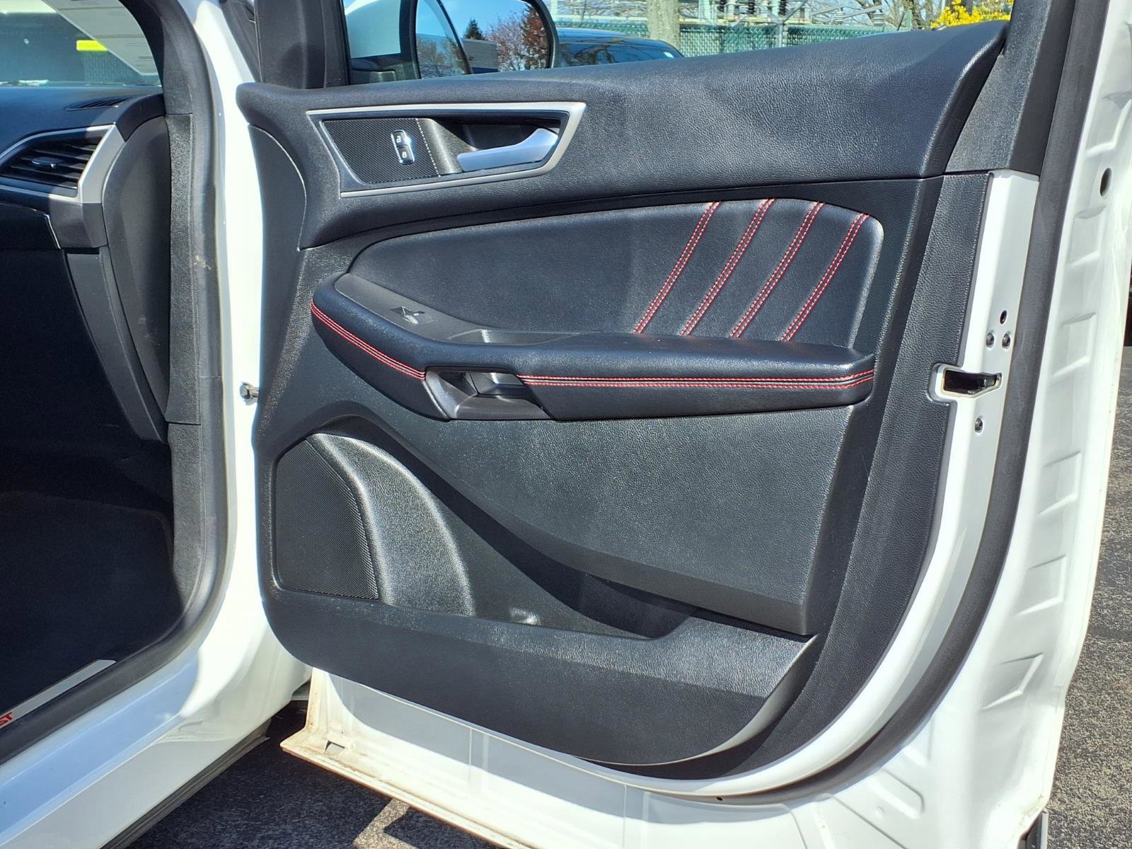 Certified 2022 Ford Edge ST-Line w/ Cargo Accessory Package image 12