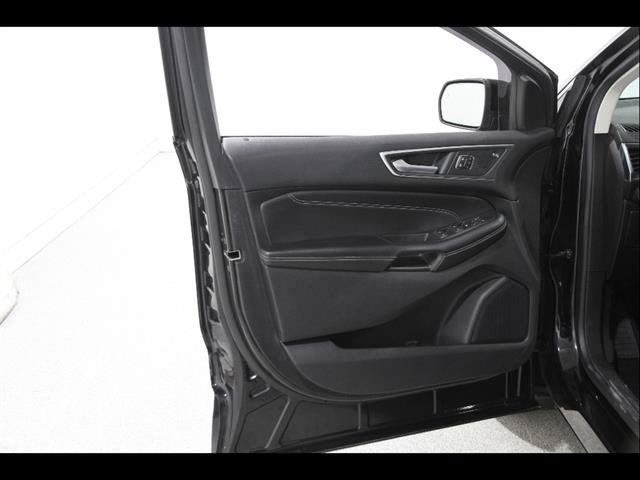 Certified 2022 Ford Edge Titanium w/ Equipment Group 301A AWD/4WD image 5