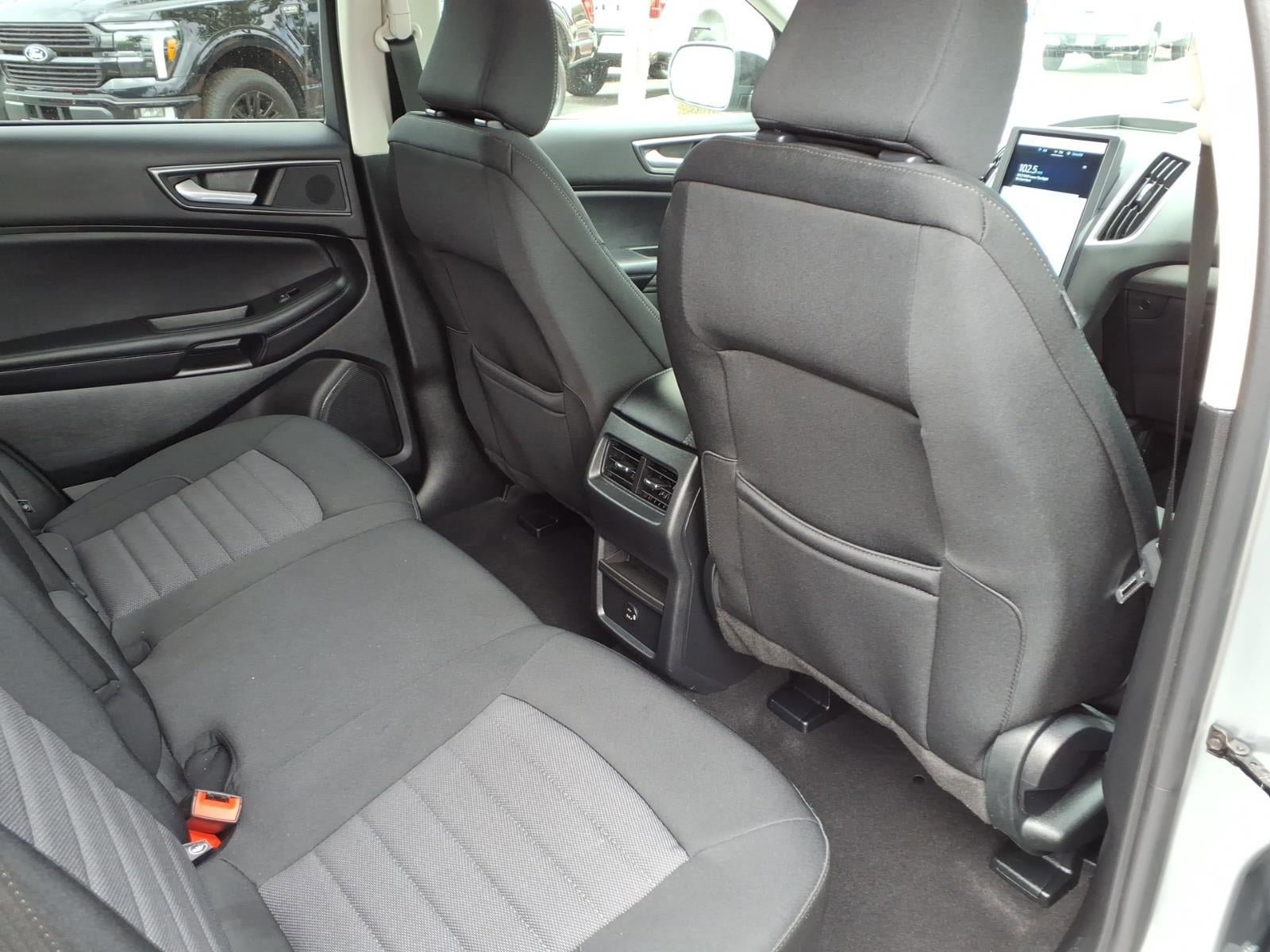 Certified 2022 Ford Edge SE w/ Black Appearance Package image 13