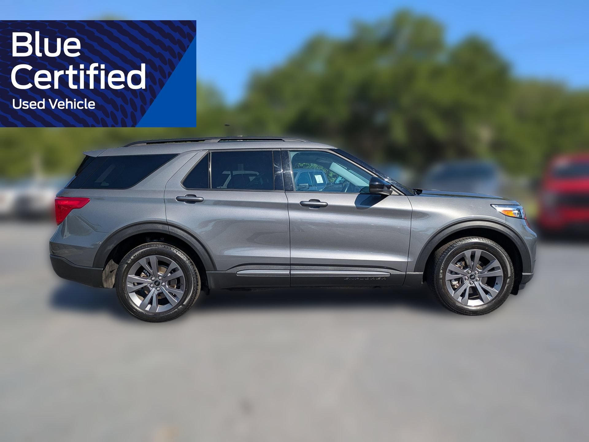 Certified 2023 Ford Explorer XLT w/ Equipment Group 202A AWD/4WD image 3
