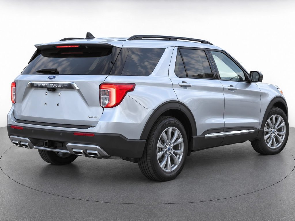 Certified 2023 Ford Explorer XLT w/ Equipment Group 202A AWD/4WD image 7