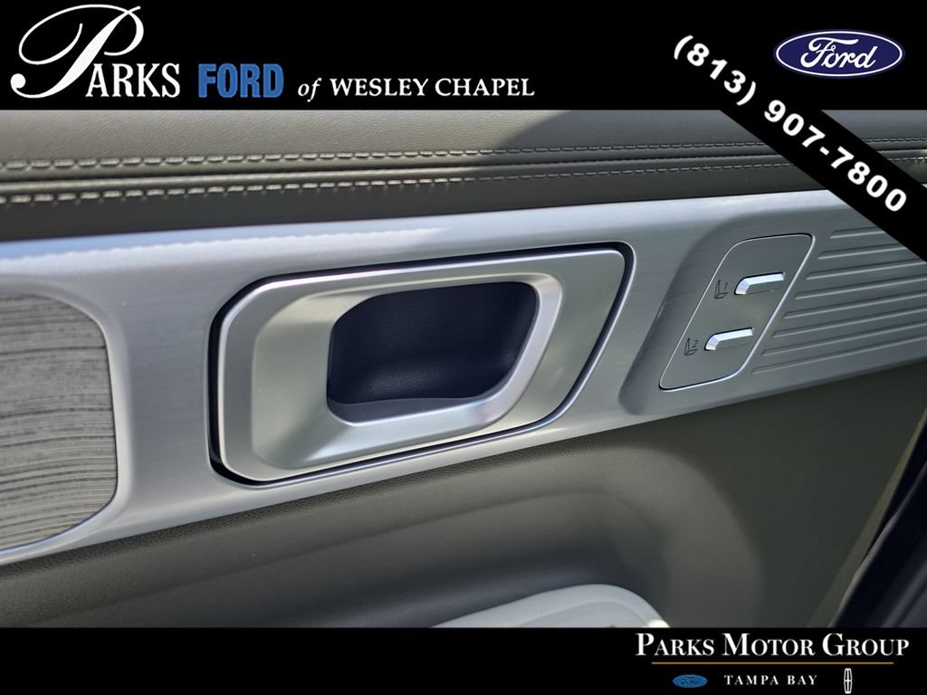 Used 2025 Hyundai Santa Fe Calligraphy AWD/4WD image 18