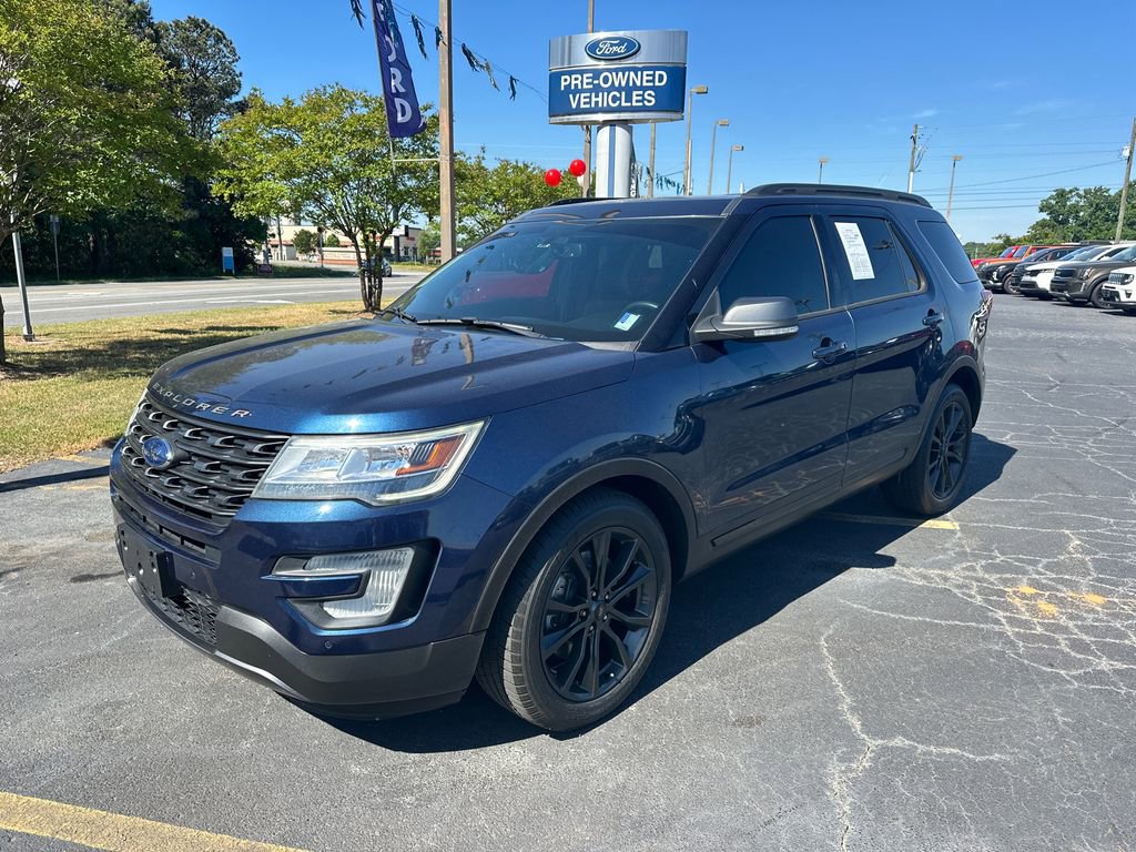 Certified 2017 Ford Explorer XLT w/ Equipment Group 202A FWD image 3