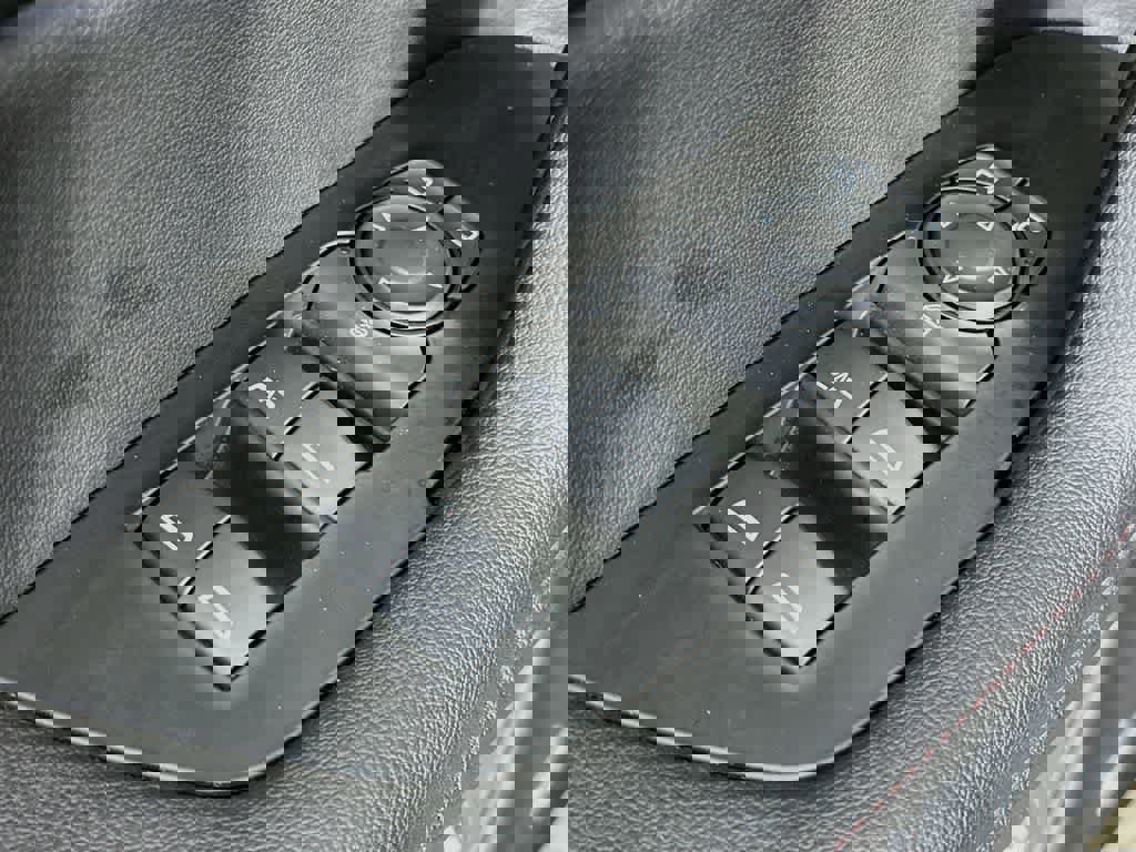 Used 2025 Chevrolet Blazer RS image 30