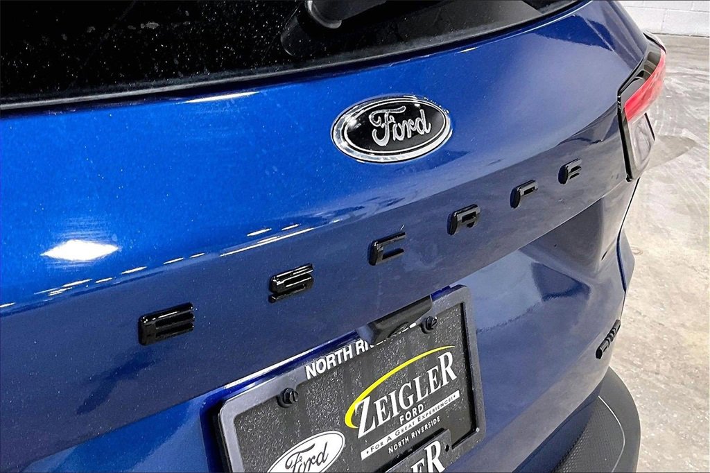 Certified 2022 Ford Escape SEL w/ SEL Stealth AWD Package image 8