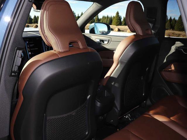 Used 2021 Volvo XC60 T5 Momentum w/ Advanced Package image 18