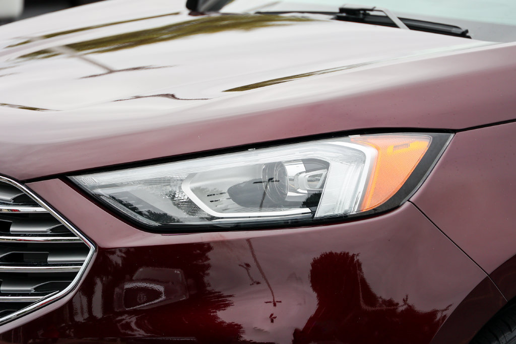 Certified 2019 Ford Edge Titanium w/ Cold Weather Package AWD/4WD image 29