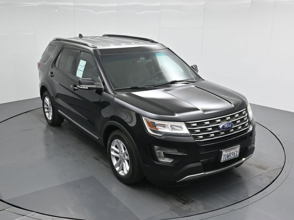 Certified 2017 Ford Explorer XLT image 4