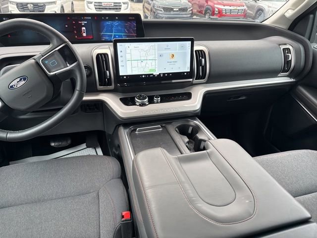 Certified 2025 Ford Expedition Active image 17
