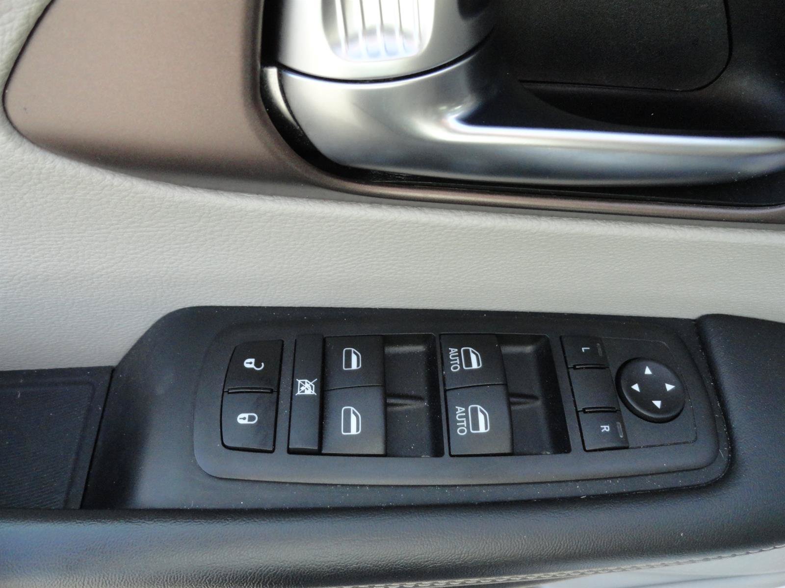 Used 2023 Chrysler Voyager LX FWD image 12