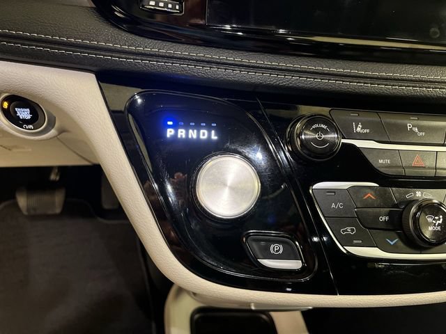 Used 2024 Chrysler Pacifica Limited FWD image 14