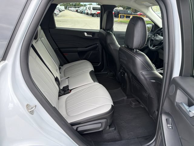Certified 2025 Ford Escape Platinum w/ Premium Technology Package FWD image 16