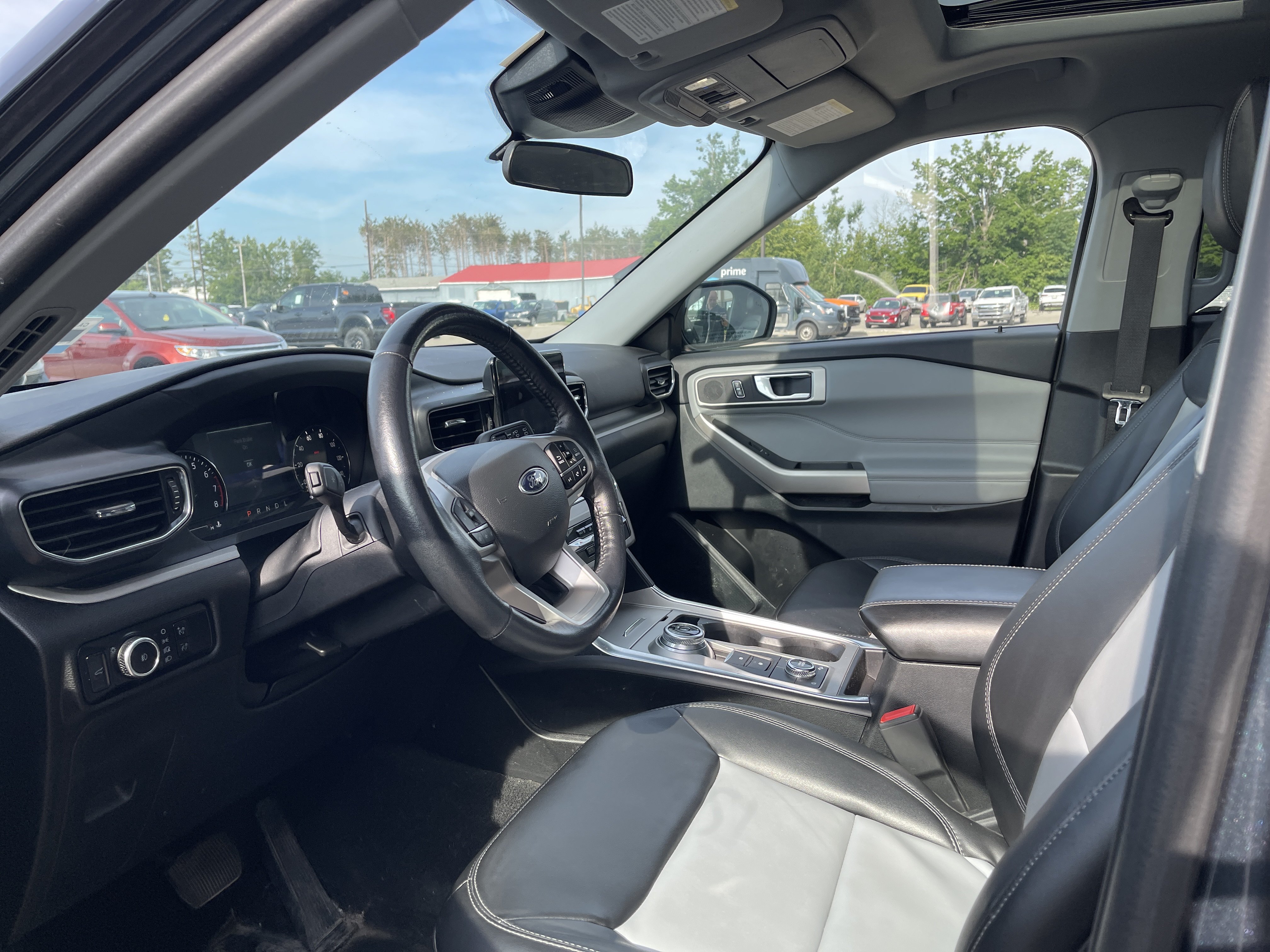 Certified 2023 Ford Explorer XLT w/ XLT Sport Appearance Package AWD/4WD image 10