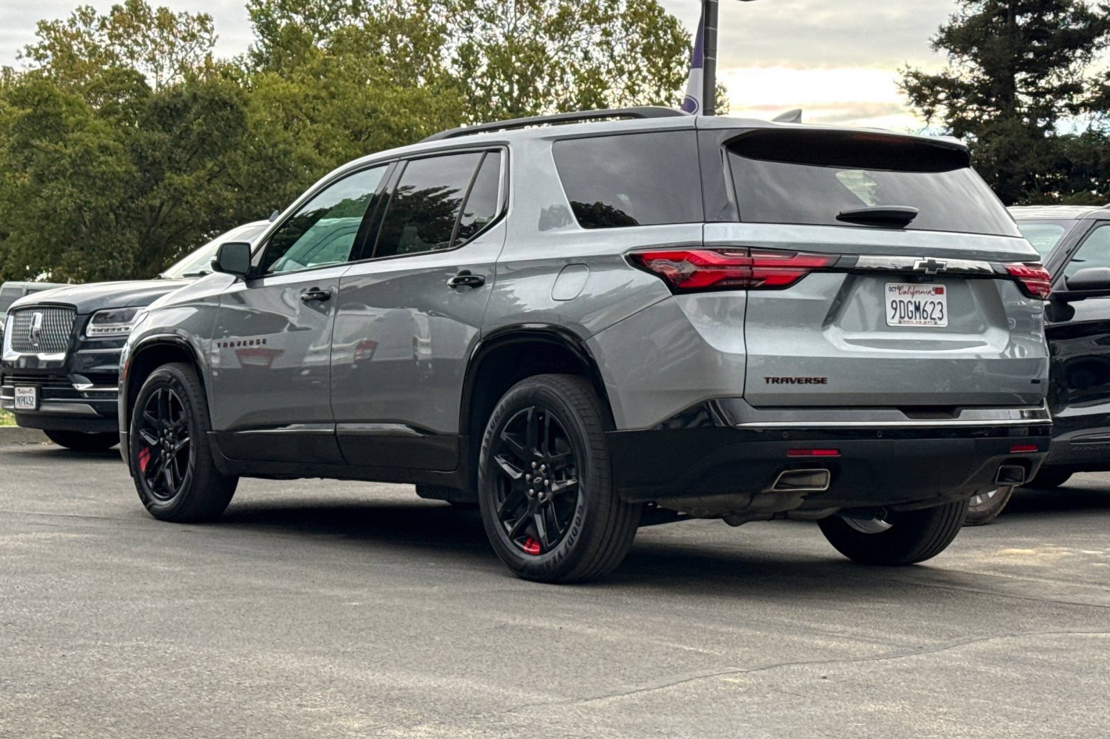 Used 2023 Chevrolet Traverse Premier w/ Redline Edition AWD/4WD image 6