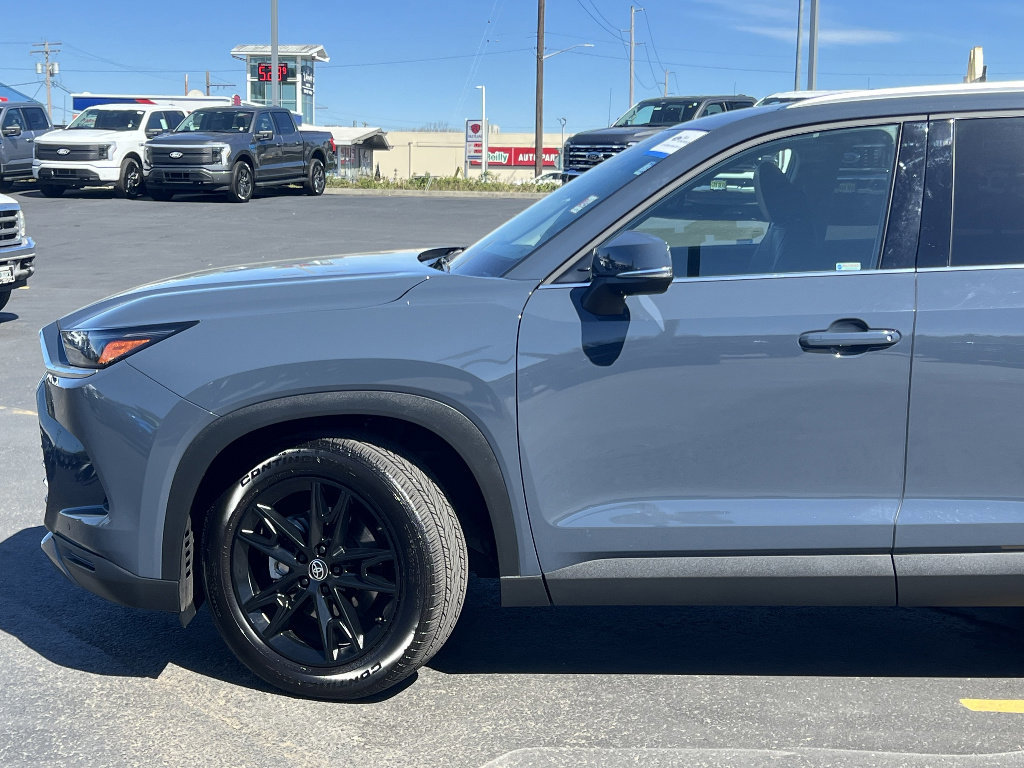 Used 2024 Toyota Grand Highlander AWD image 11