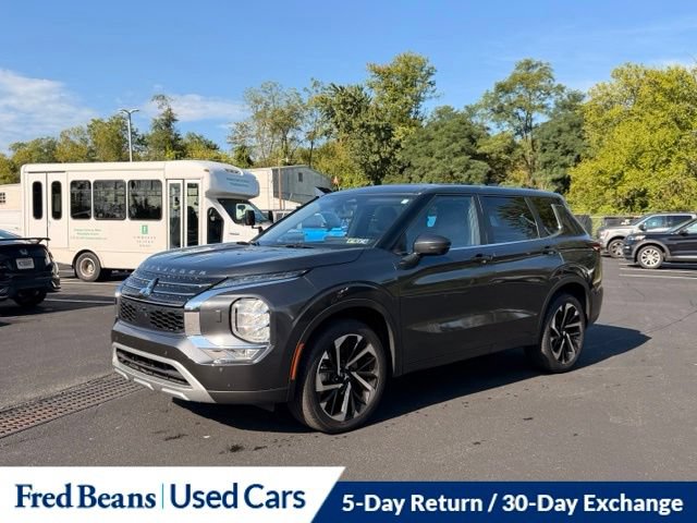 Used 2024 Mitsubishi Outlander AWD image 1
