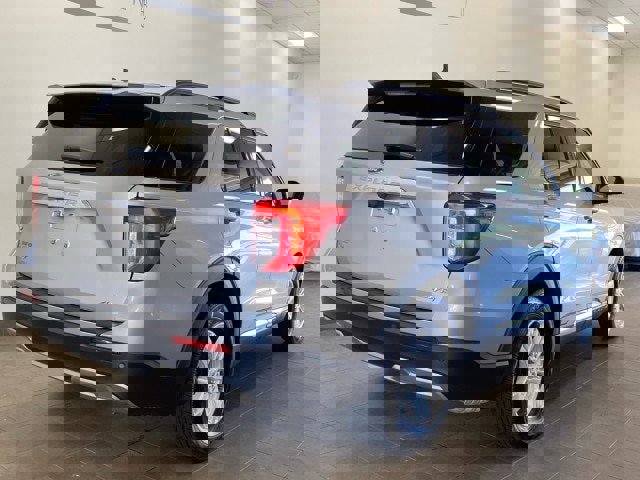 Certified 2021 Ford Explorer XLT w/ Equipment Group 202A image 9