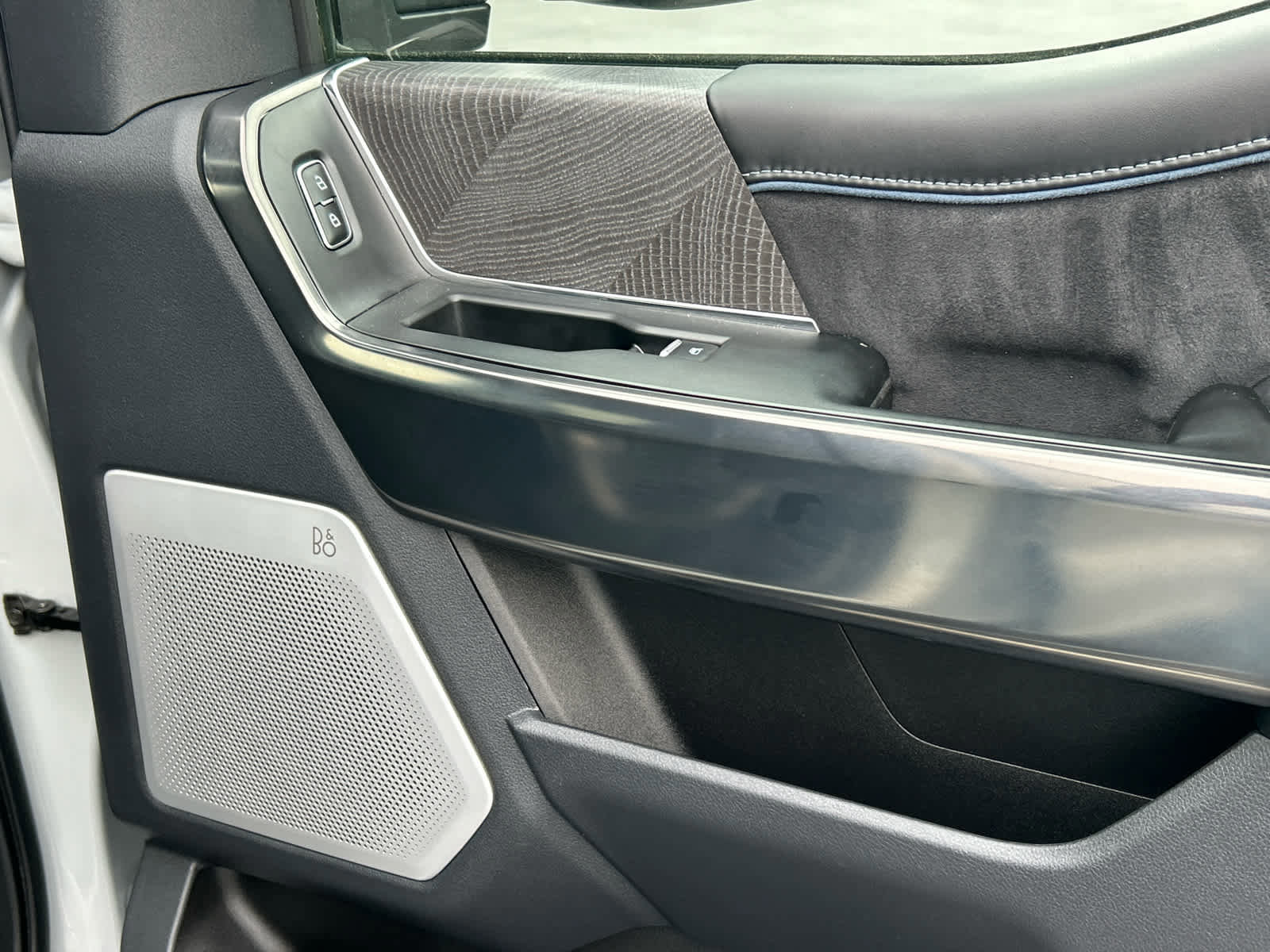 Certified 2025 Ford F350 Platinum w/ FX4 Off-Road Package image 19