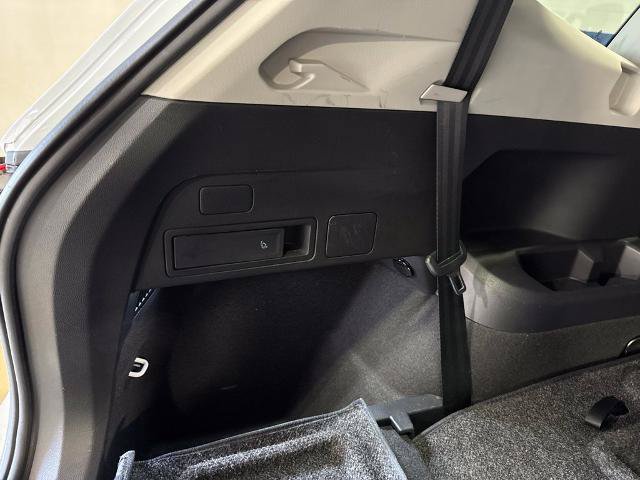 Used 2023 Volkswagen Tiguan SE w/ Panoramic Sunroof Package FWD image 31