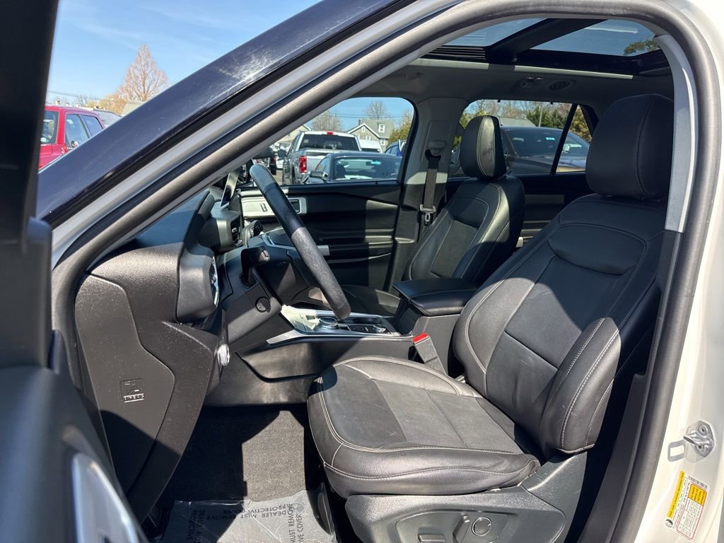 Certified 2022 Ford Explorer Limited w/ Equipment Group 301A AWD/4WD image 17