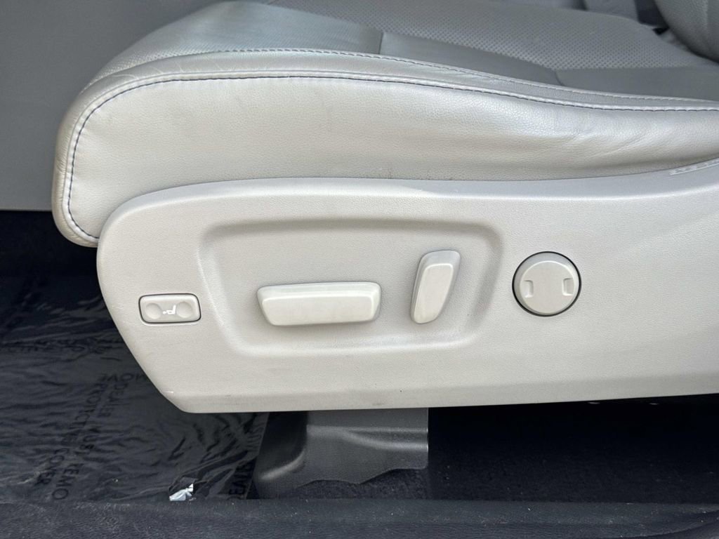 Used 2018 Toyota Highlander Limited Platinum w/ Carpet Mat Package (TMS) image 21