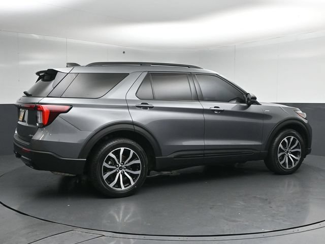 Certified 2025 Ford Explorer ST-Line AWD/4WD image 4
