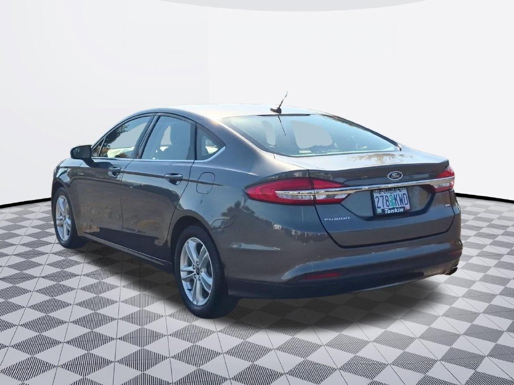 Certified 2018 Ford Fusion SE FWD image 4