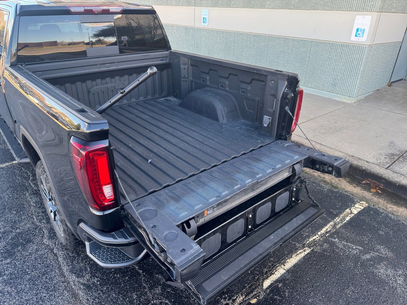 Used 2024 GMC Sierra 1500 AT4 w/ Technology Package image 17