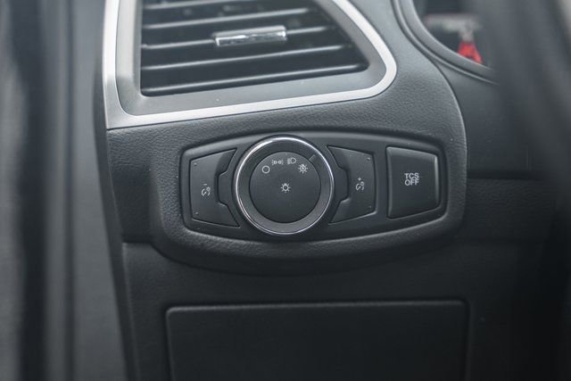 Certified 2022 Ford Edge SE w/ Black Appearance Package image 46