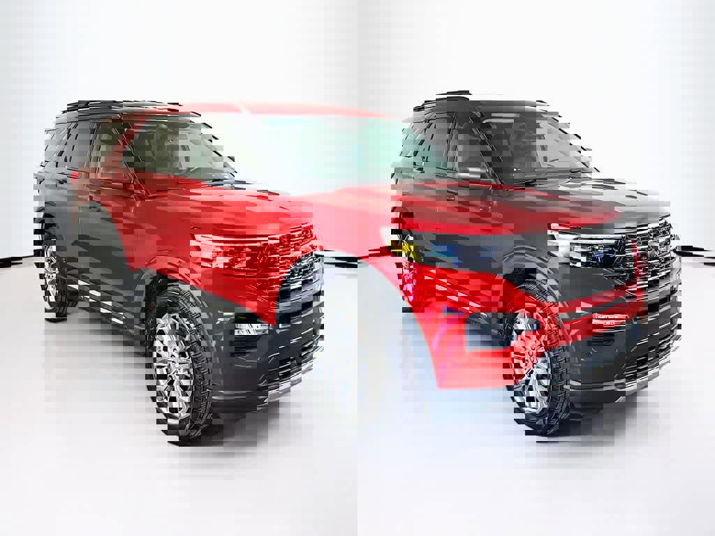 Certified 2022 Ford Explorer XLT w/ Equipment Group 202A image 7