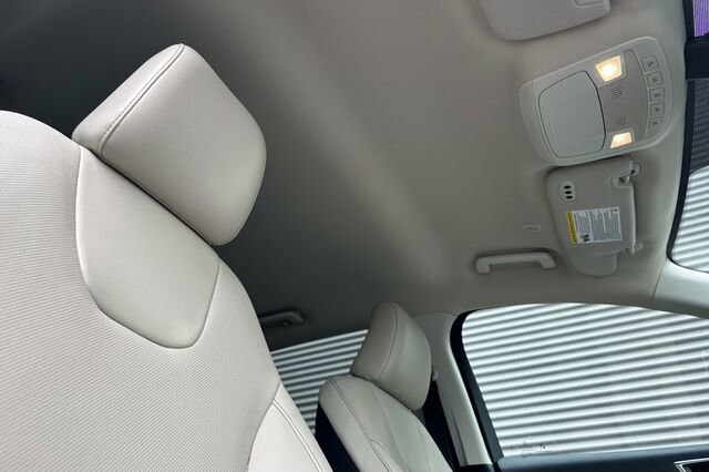 Certified 2022 Ford Edge Titanium w/ Equipment Group 301A AWD/4WD image 14