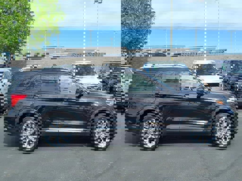 Certified 2023 Ford Explorer Platinum w/ Technology Package image 6