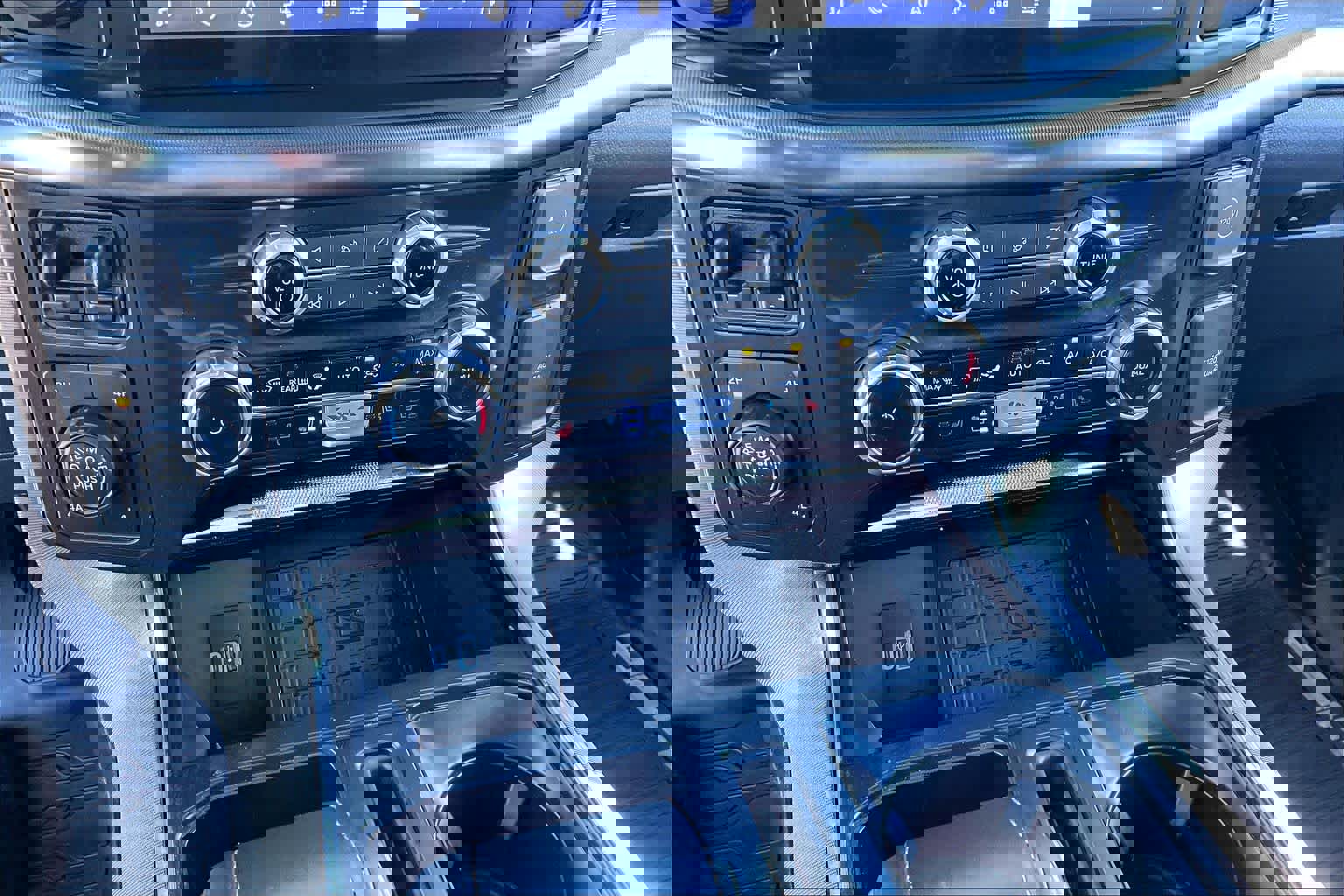 Certified 2023 Ford F150 Platinum w/ Equipment Group 701A High image 32