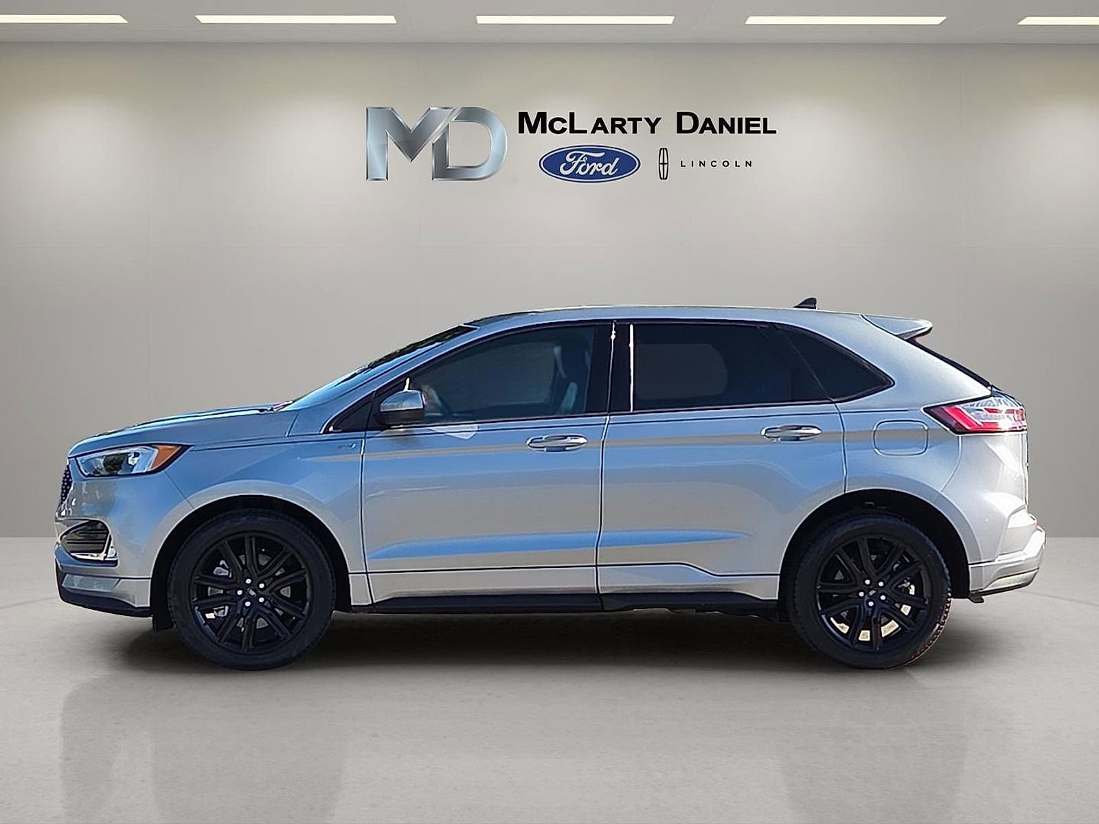 Certified 2024 Ford Edge ST-Line AWD/4WD image 3