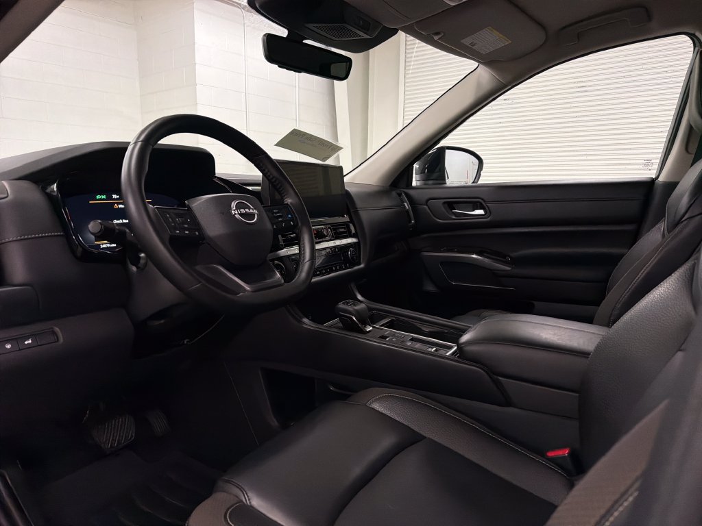 Used 2026 Nissan Pathfinder SL FWD image 6