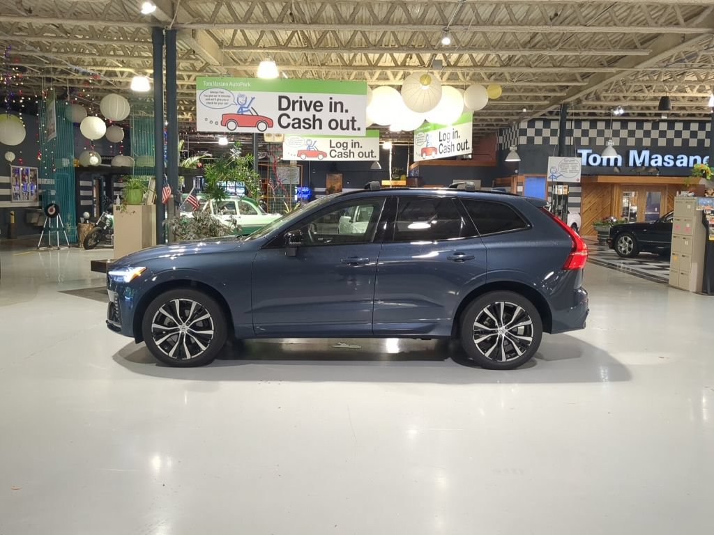 Used 2025 Volvo XC60 B5 Plus AWD/4WD image 11