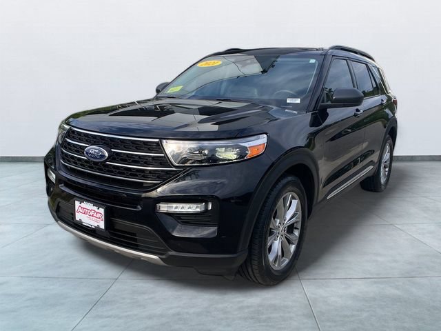 Certified 2021 Ford Explorer XLT w/ Equipment Group 202A AWD/4WD image 3