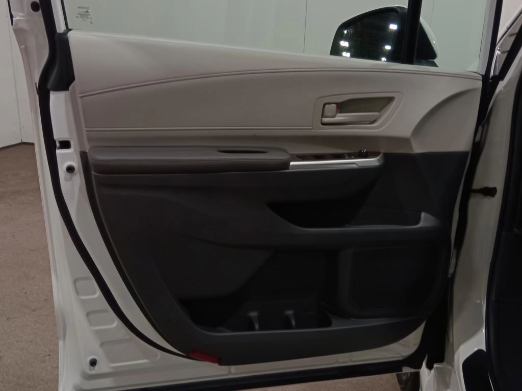 Used 2023 Toyota Sienna LE image 17